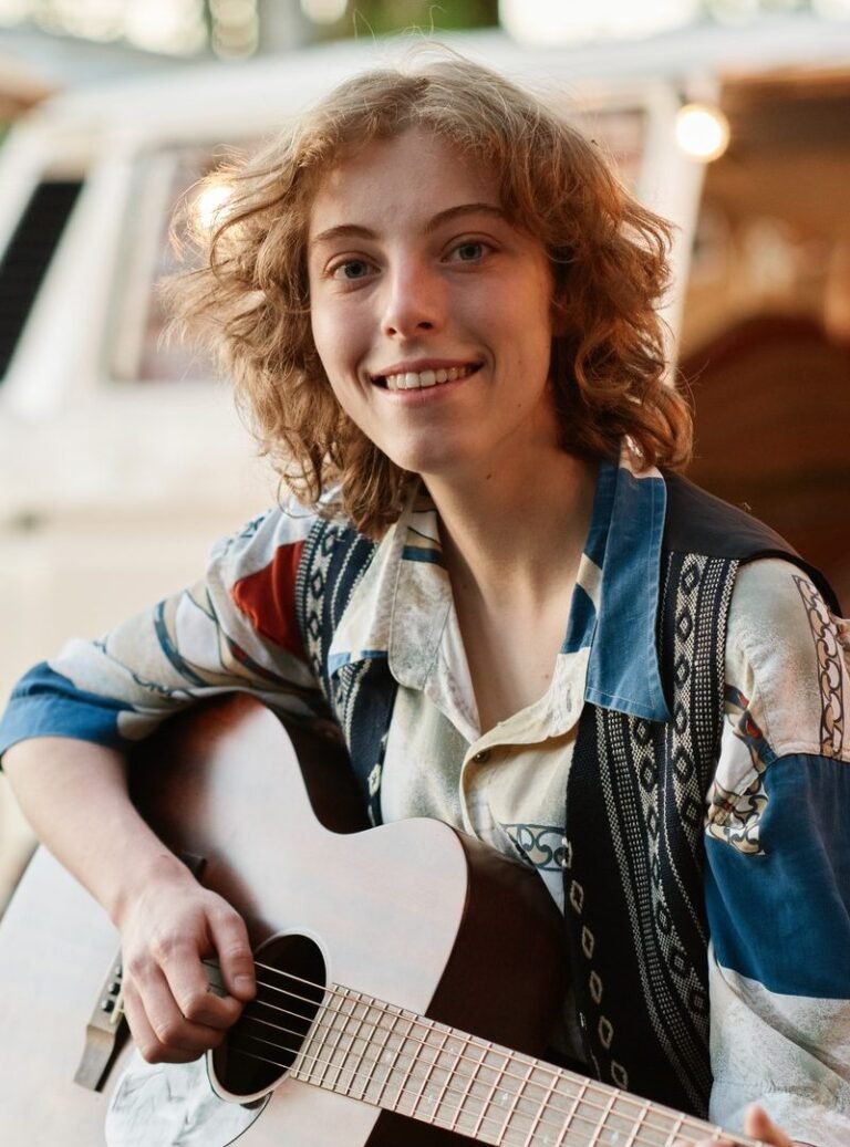 woman-with-guitar-in-the-forest-e1648789671617